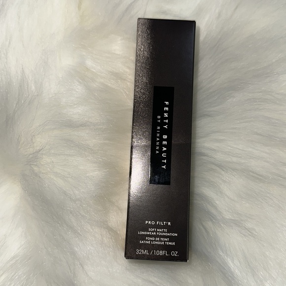 New Fenty Beauty by Rihanna
Pro Filt’r Soft Matte Longwear Liquid Foundation - Picture 7 of 7